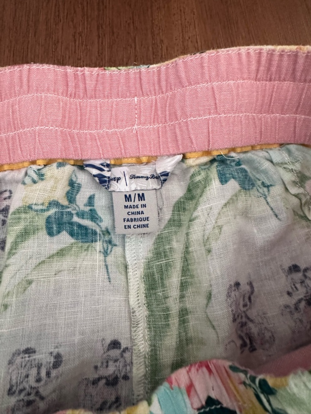Tommy Bahama x Disney linen shorts - Picture 4 of 6